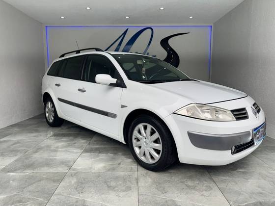 RENAULT MEGANE 1.6 DYNAMIQUE GRAND TOUR 16V FLEX 4P MANUAL RENAULT MEGANE 1.6 DYNAMIQUE GRAND TOUR 16V FLEX 4P MANUAL